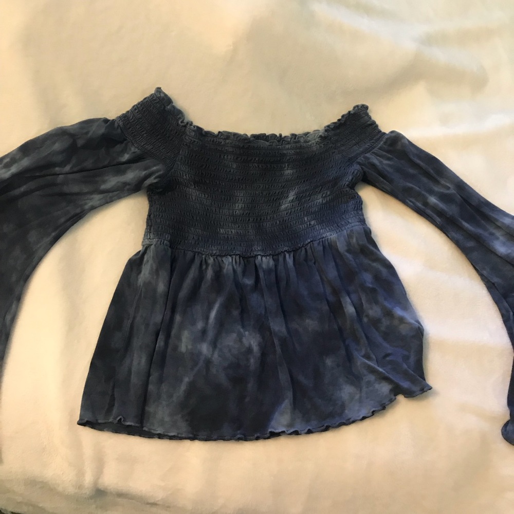 Off the shoulder bell long sleeves